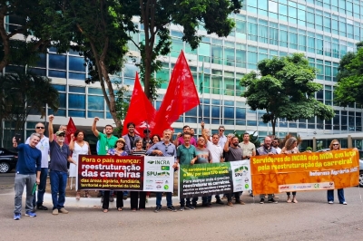 Servidores realizaram manifestação em frente ao MGI, no Bloco K da Esplanada dos Ministérios